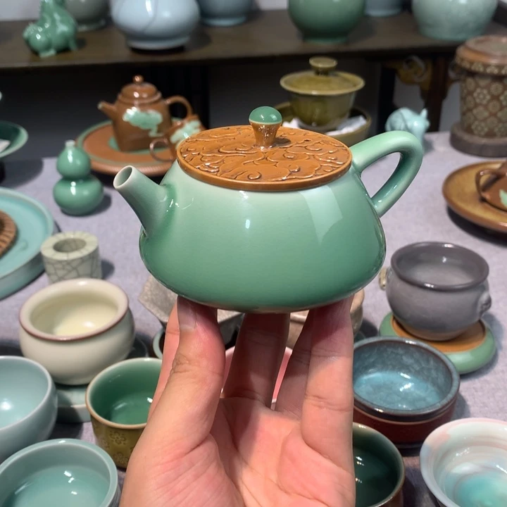 龙泉青瓷手工石瓢壶