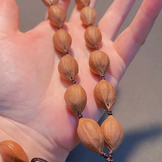 老油核手持14粒开播福利款