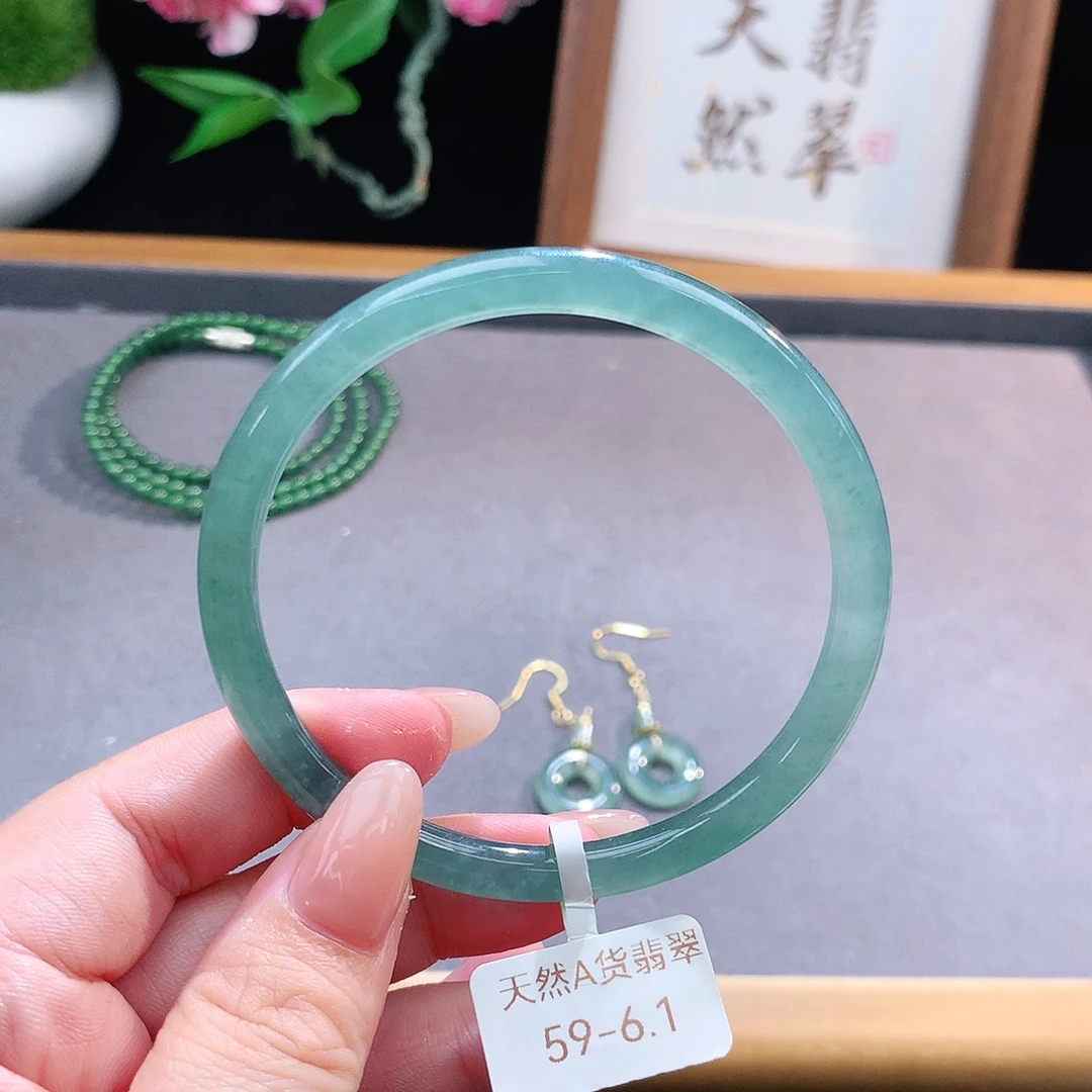 未镶嵌手镯（圆镯）翡翠