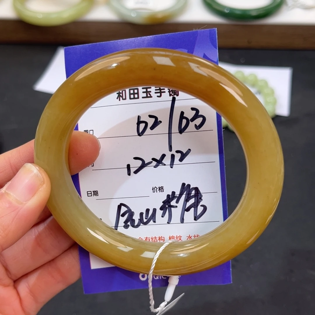 和田玉未镶嵌手镯