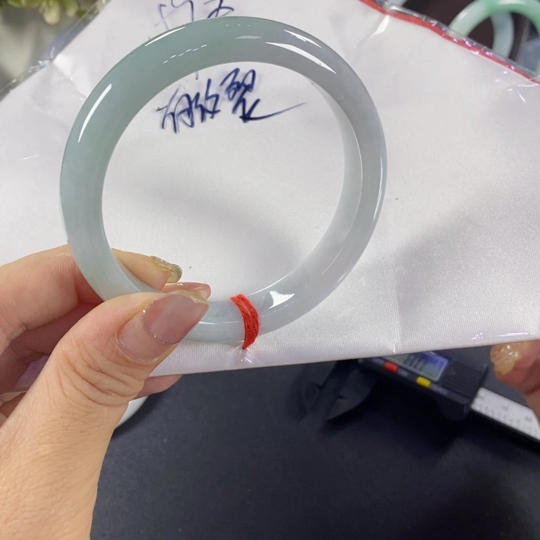 翡翠手镯未镶嵌天然翡翠