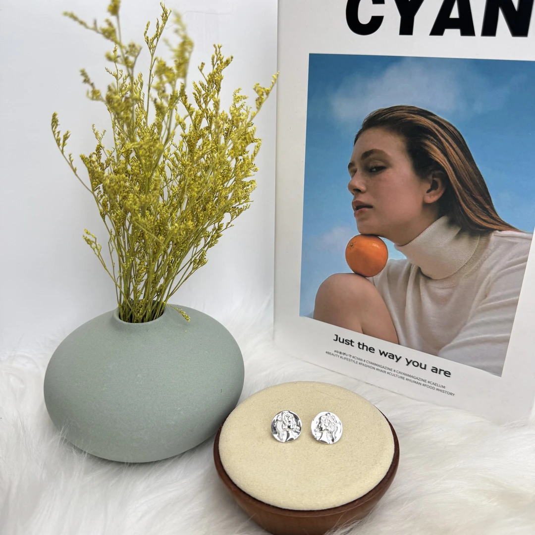 925银耳饰 浮雕公主耳钉轻奢百搭简约气质个性手工复古银色小巧