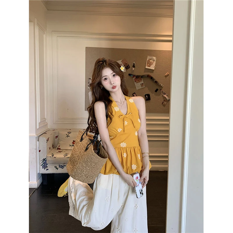 2025年夏季新款多巴胺少女重工刺绣挂脖背心配高腰显瘦阔腿裤长裤