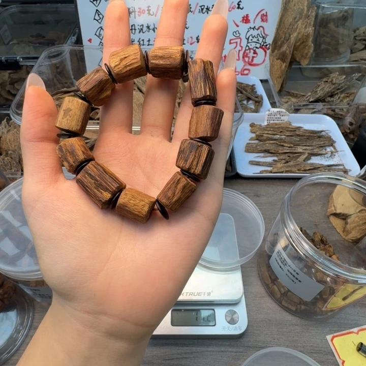 小***光达拉干八分沉手串