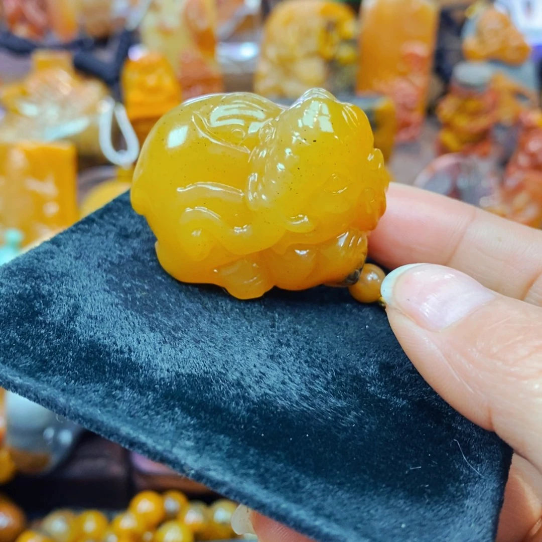 未镶嵌石英质玉（黄龙玉）颈饰