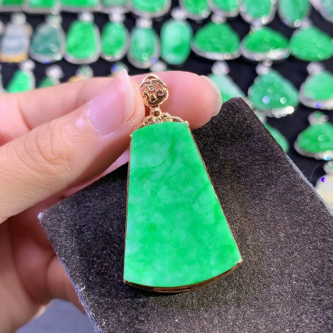 翡翠18K金镶嵌吊坠(赠链)