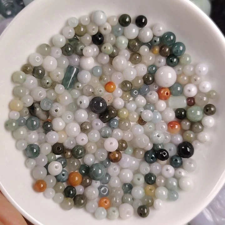 颈饰未镶嵌翡翠珠子一碗
