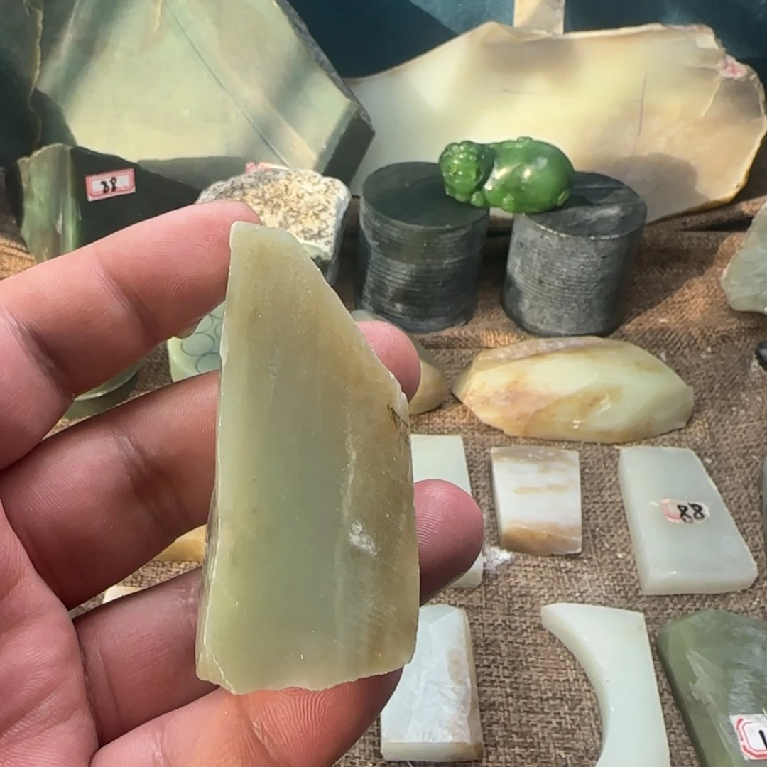和田玉（糖玉）未镶嵌珠宝奇石