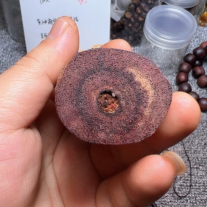 藤类降真香手把件绿油