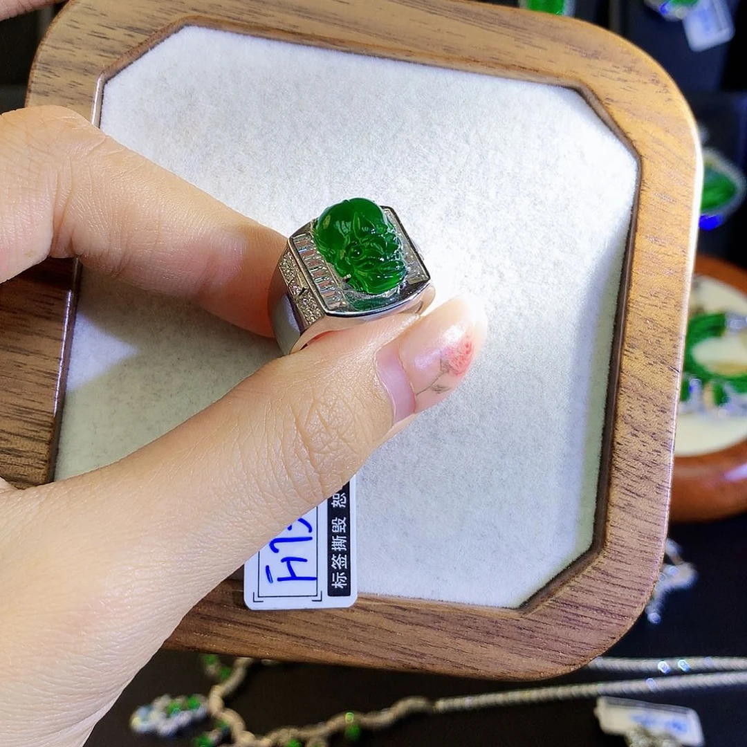 翡翠戒指银S925镶嵌天然翡翠貔貅戒指