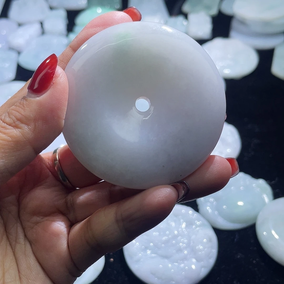 翡翠未镶嵌颈饰平安扣