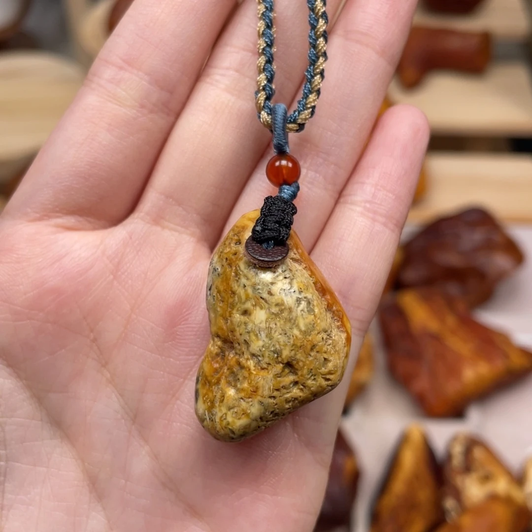 未镶嵌琥珀珠宝奇石