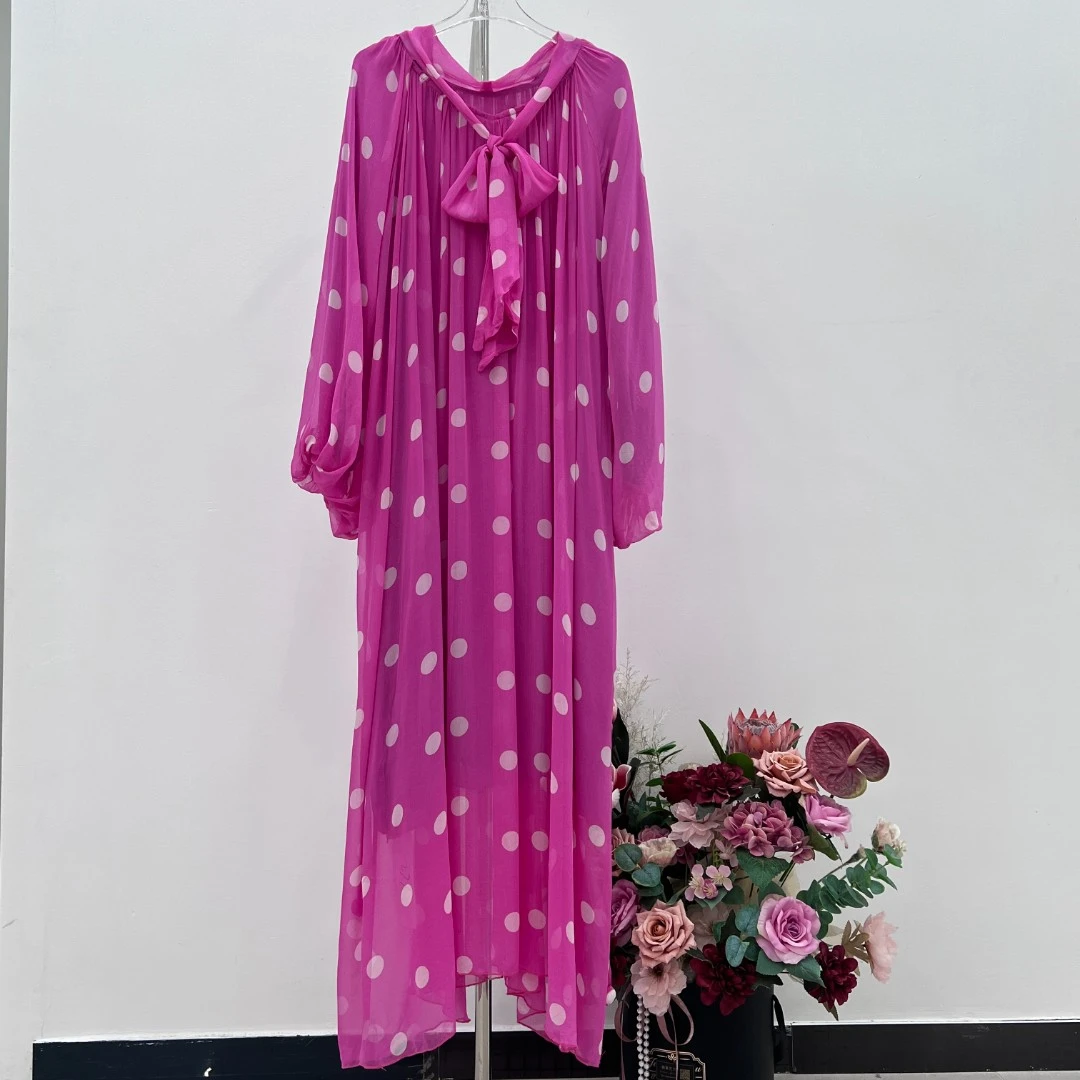 2025年夏季真丝桑蚕丝连衣裙女款宽松显瘦高端波点玫红度假沙滩裙