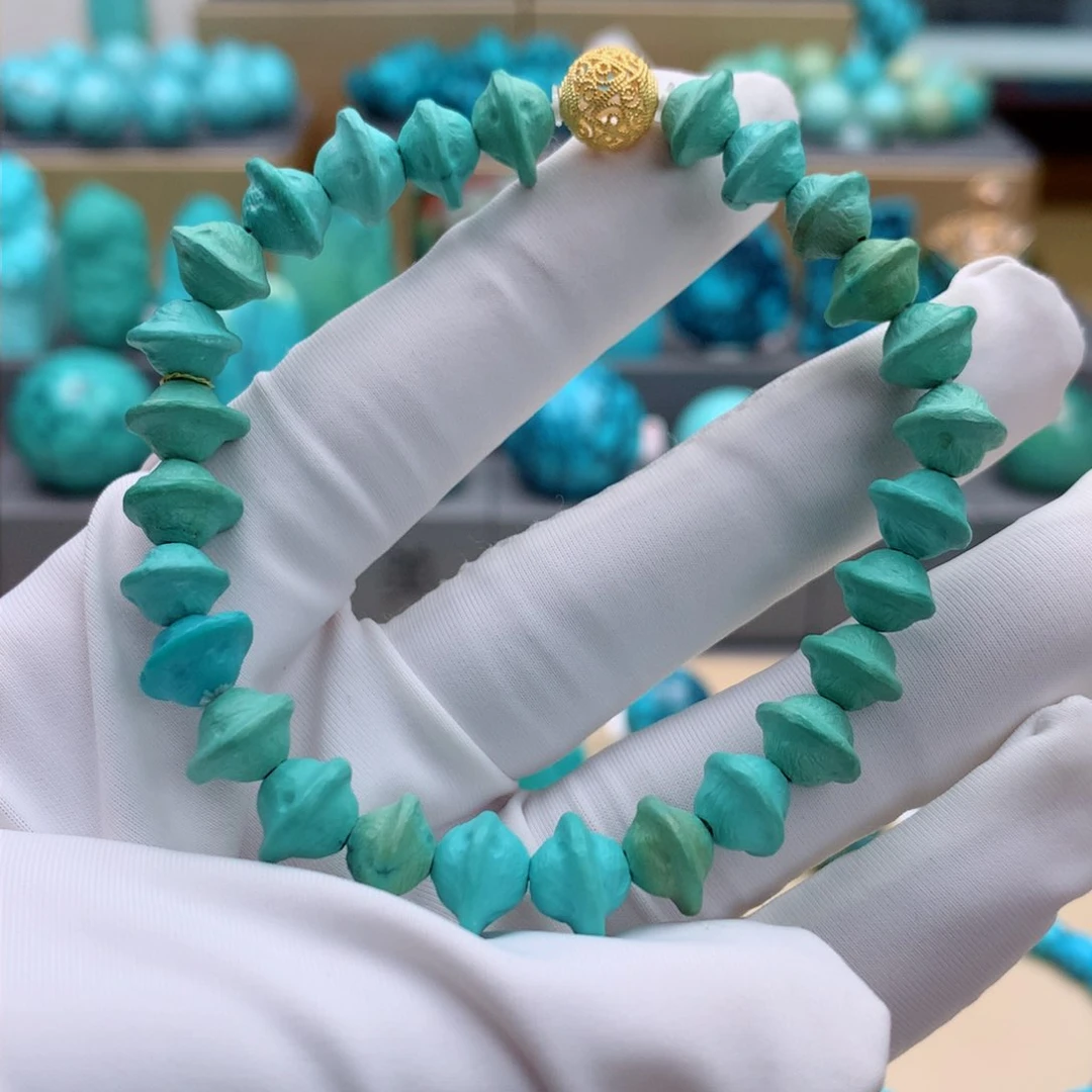 未镶嵌绿松石颈饰