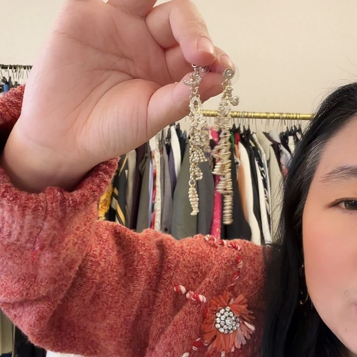 个b斑斑驳驳别别扭扭