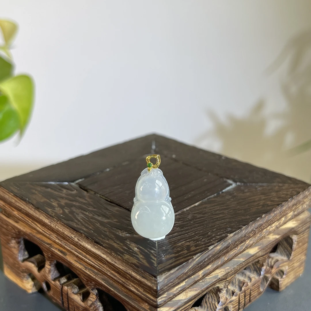 JGB27-014  天然缅甸A货翡翠  18K扣头葫芦