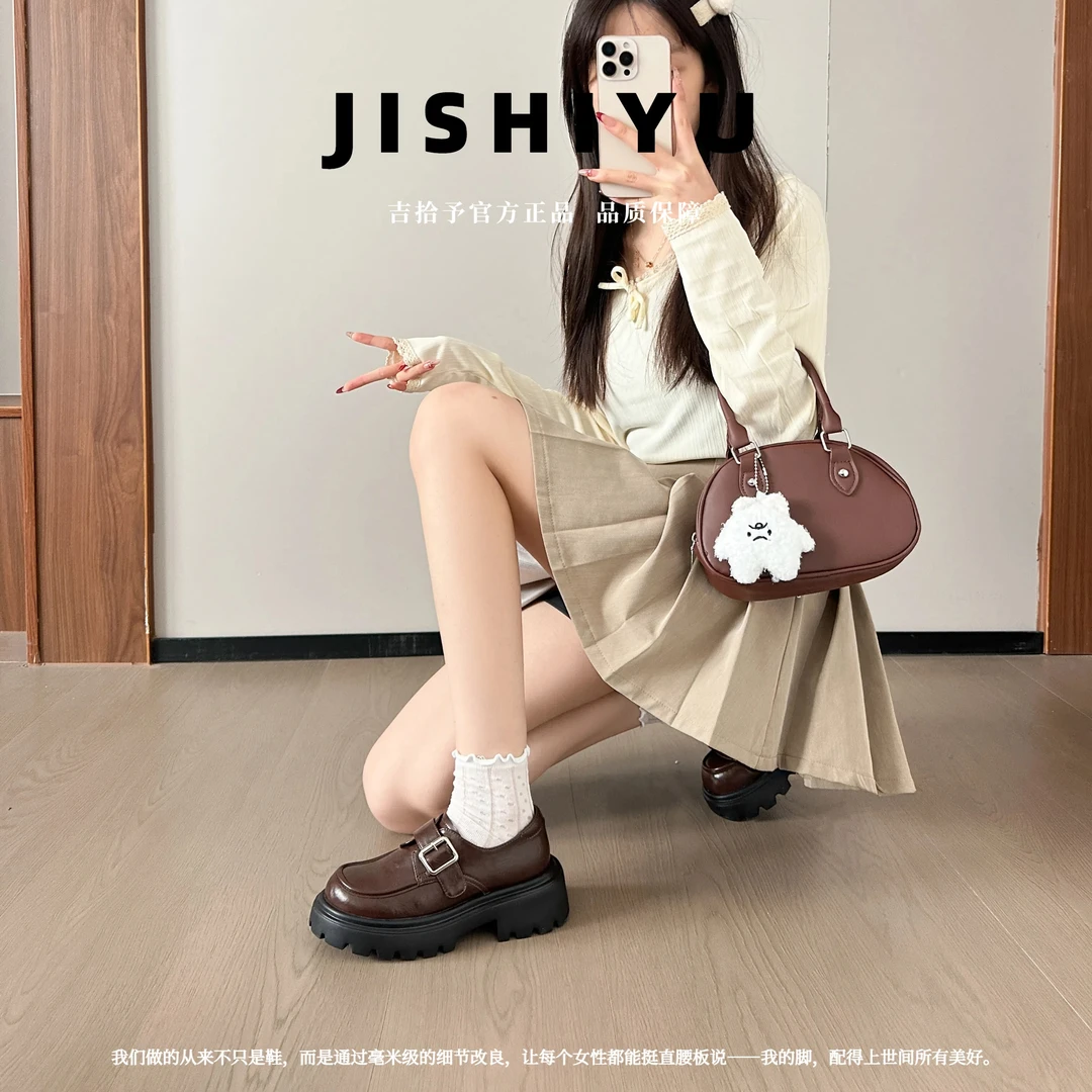 加肥加宽大码女鞋春季复古纳帕纹一脚蹬魔术贴厚底乐福小皮鞋ol