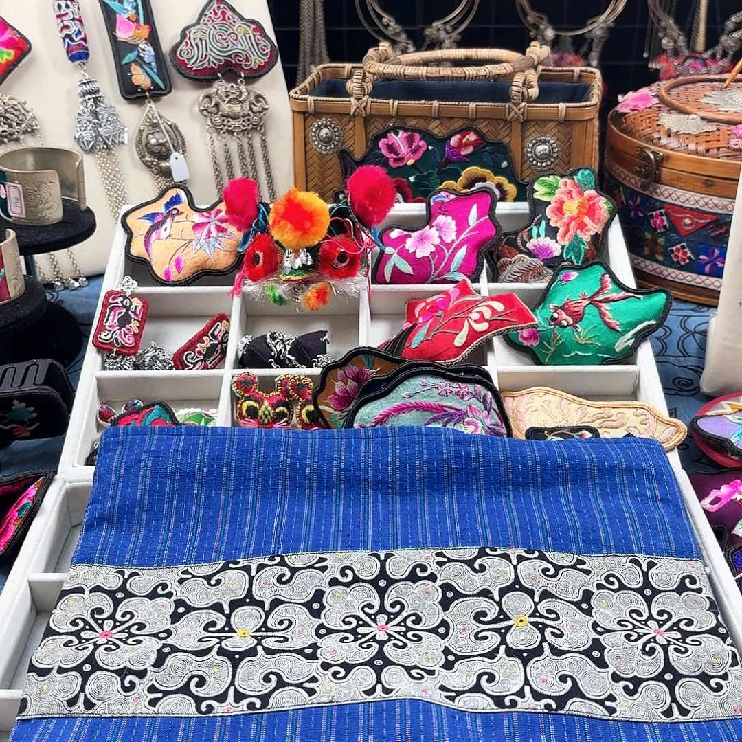 刺绣娥**弯手工刺绣工艺