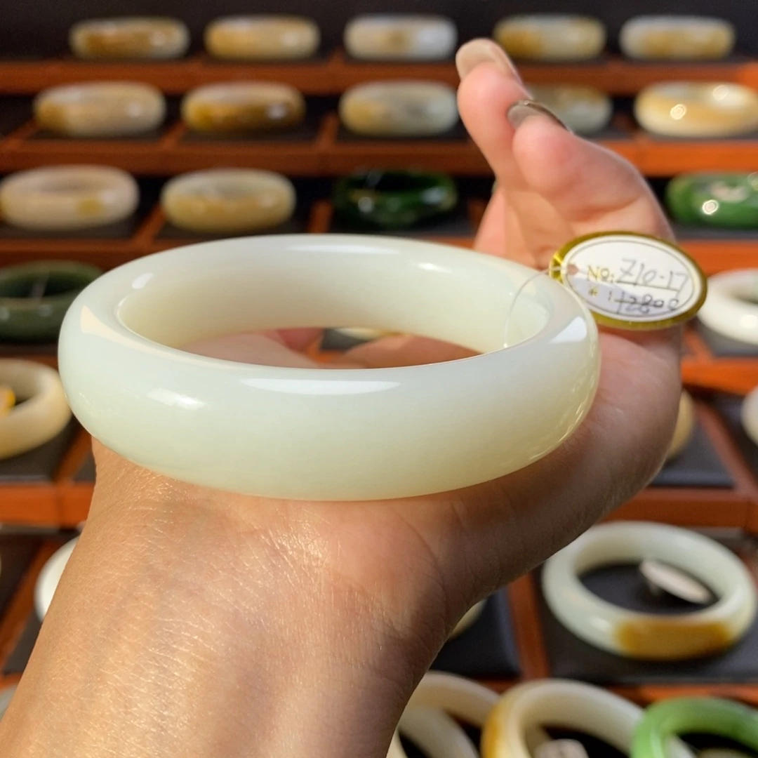 和田玉未镶嵌手镯59.5圈