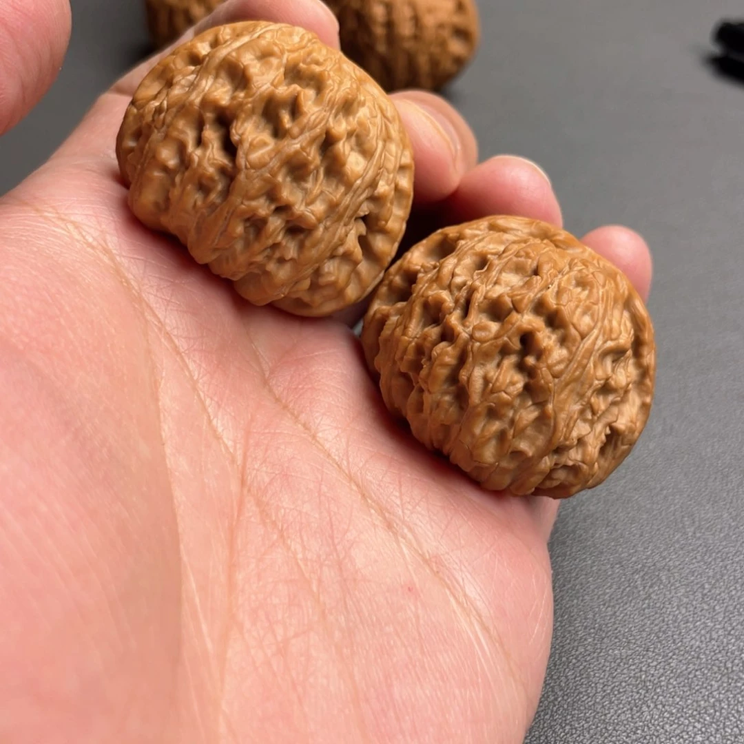 文玩核桃吊坠幸**.白狮子