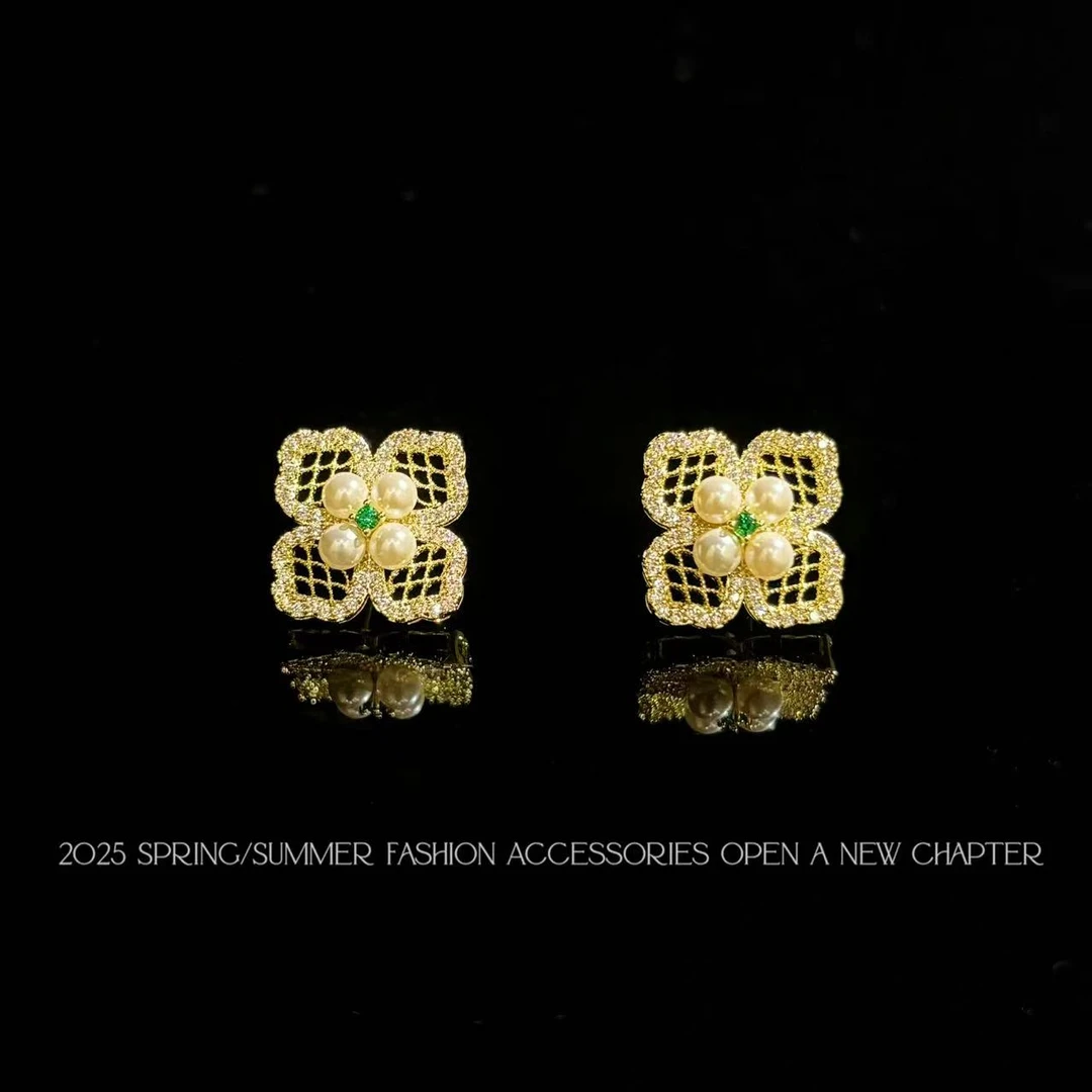 铜合金耳饰 镀K金 2025款C9068【轻奢四叶珠】BOBAOLI 耳钉