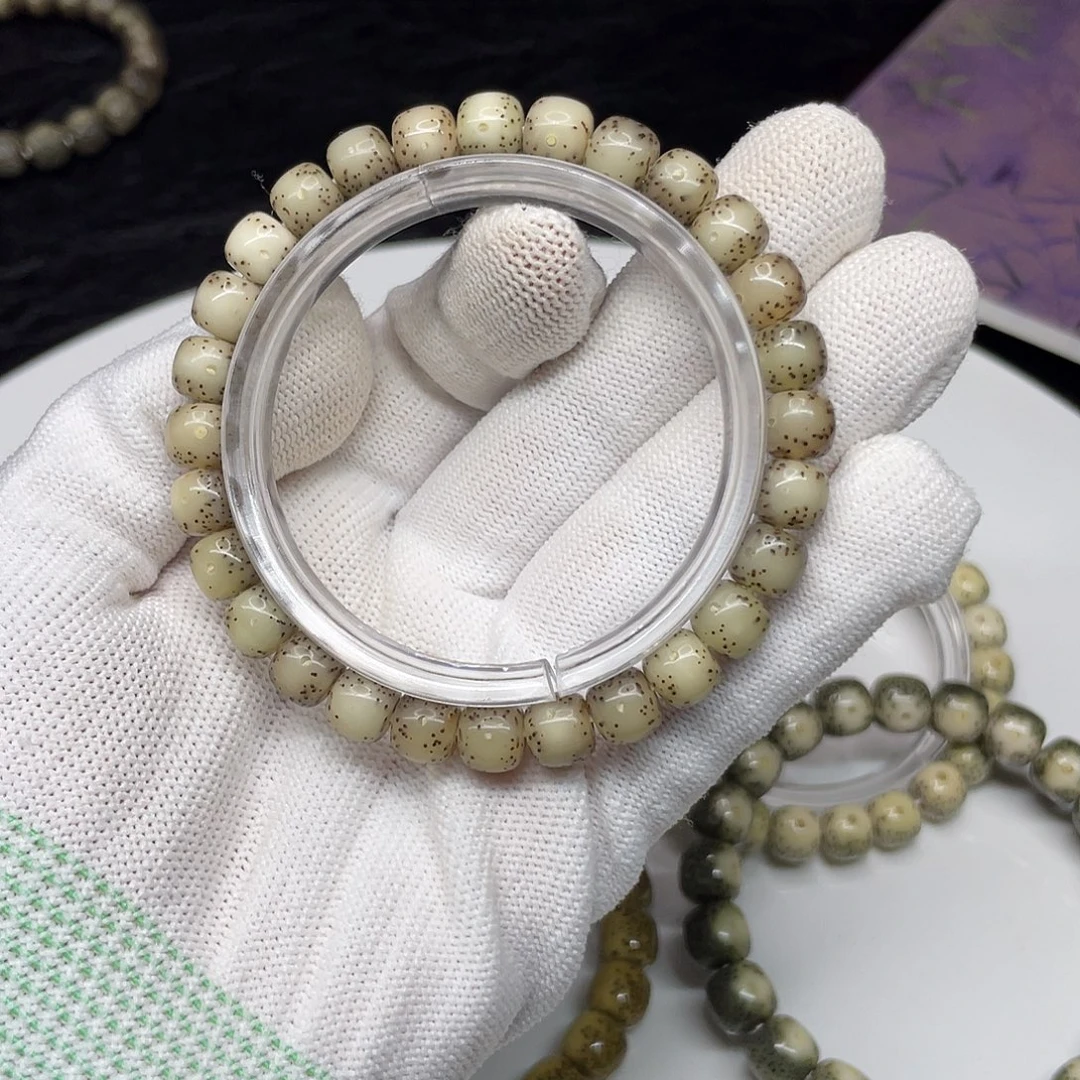 星月菩提吊坠38。8/7灰冰通体留白全玉化