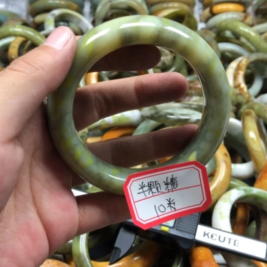 未镶嵌蛇纹石玉手镯?**糖