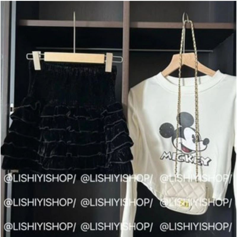 【满分心动】丝绒收腰蛋糕短裙 9687