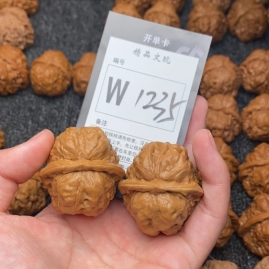 吊坠桃核٩****۶我是第一百39