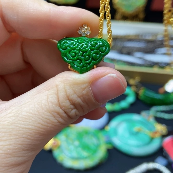 翡翠未镶嵌颈饰吊坠