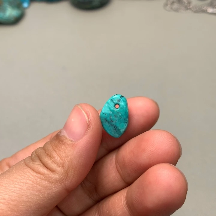 绿松石未镶嵌颈饰