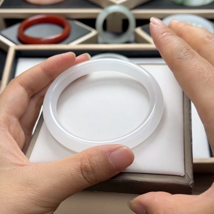 石英质玉手镯未镶嵌陈****n