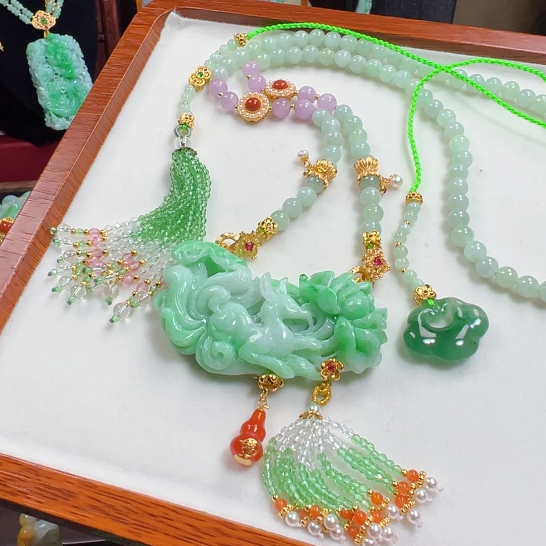 翡翠未镶嵌毛衣链九尾狐