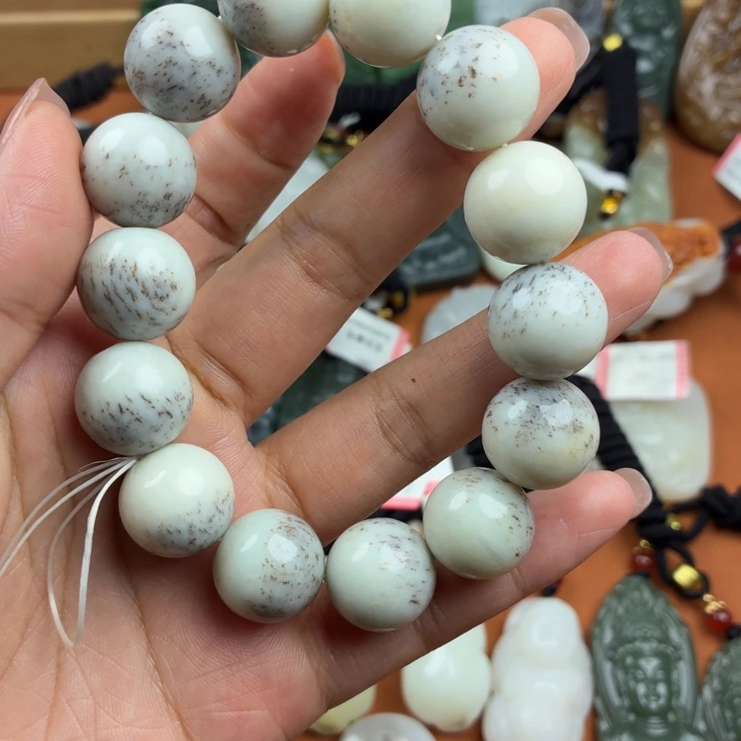 和田玉未镶嵌耳饰