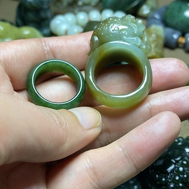 大***阳和田玉未镶嵌颈饰