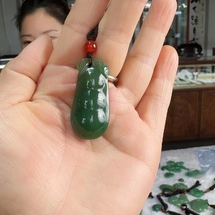 笑***开密玉（石英质玉）未镶嵌吊坠