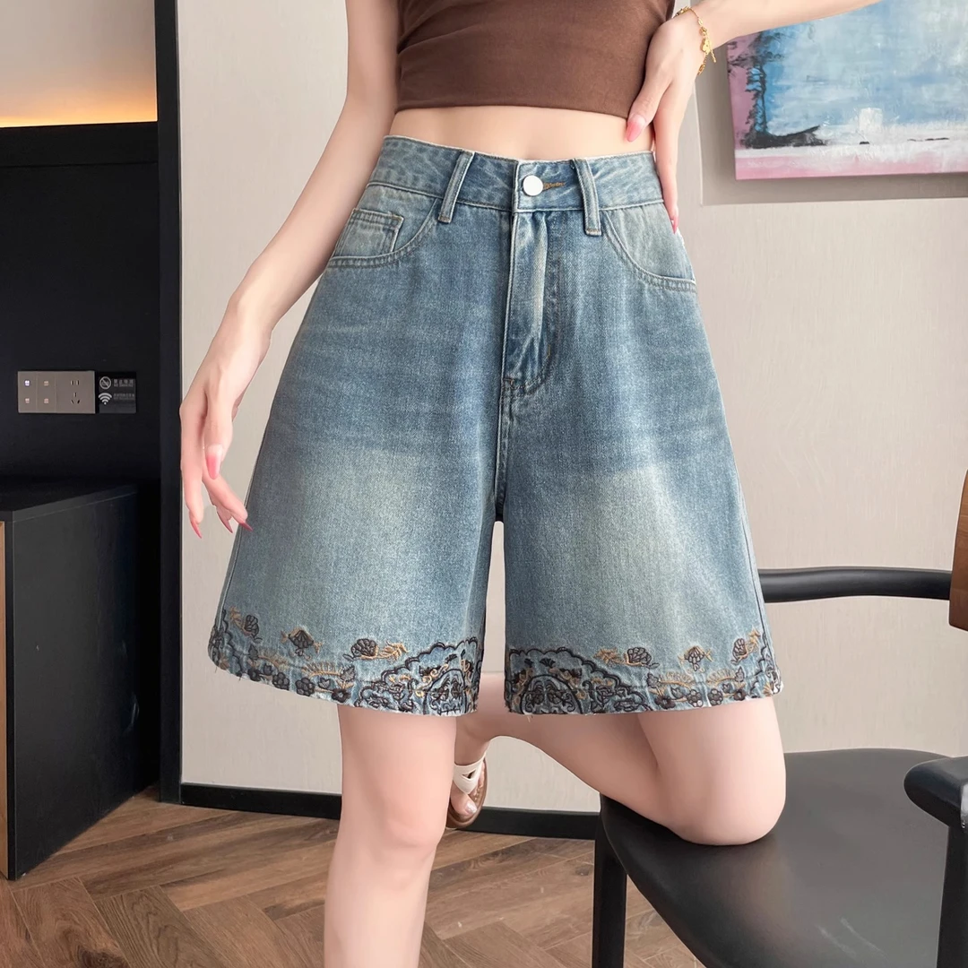 浅色国潮刺绣花边五分牛仔短裤女2025夏季薄款宽松显瘦阔腿热裤子