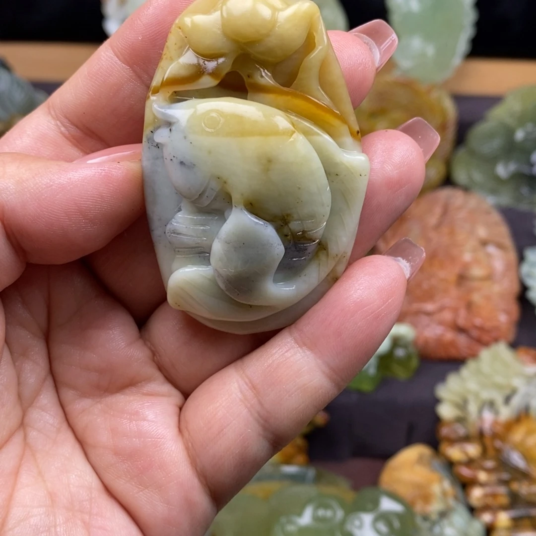 蛇纹石玉颈饰未镶嵌