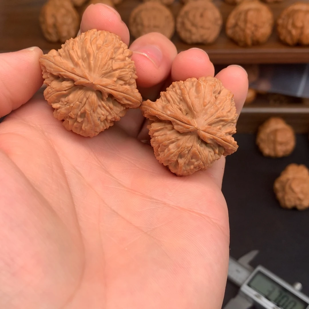 文玩核桃吊坠38白狮子