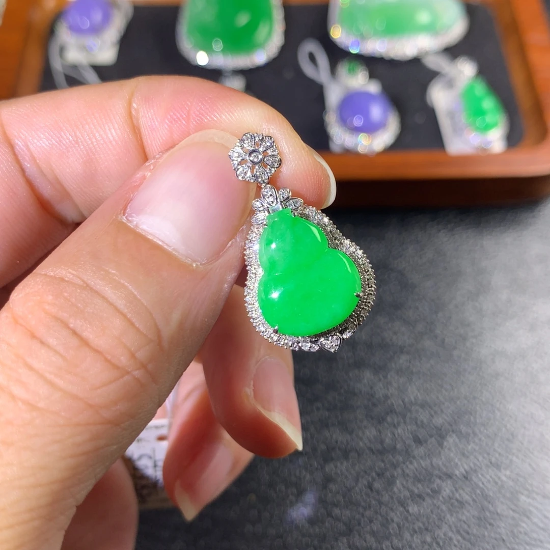 翡翠18K金镶嵌颈饰翡翠