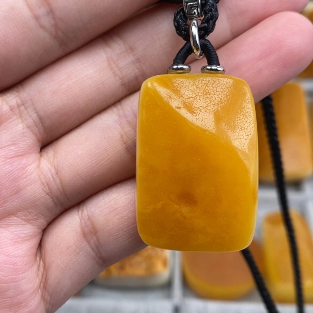 琥珀吊坠(赠链)未镶嵌