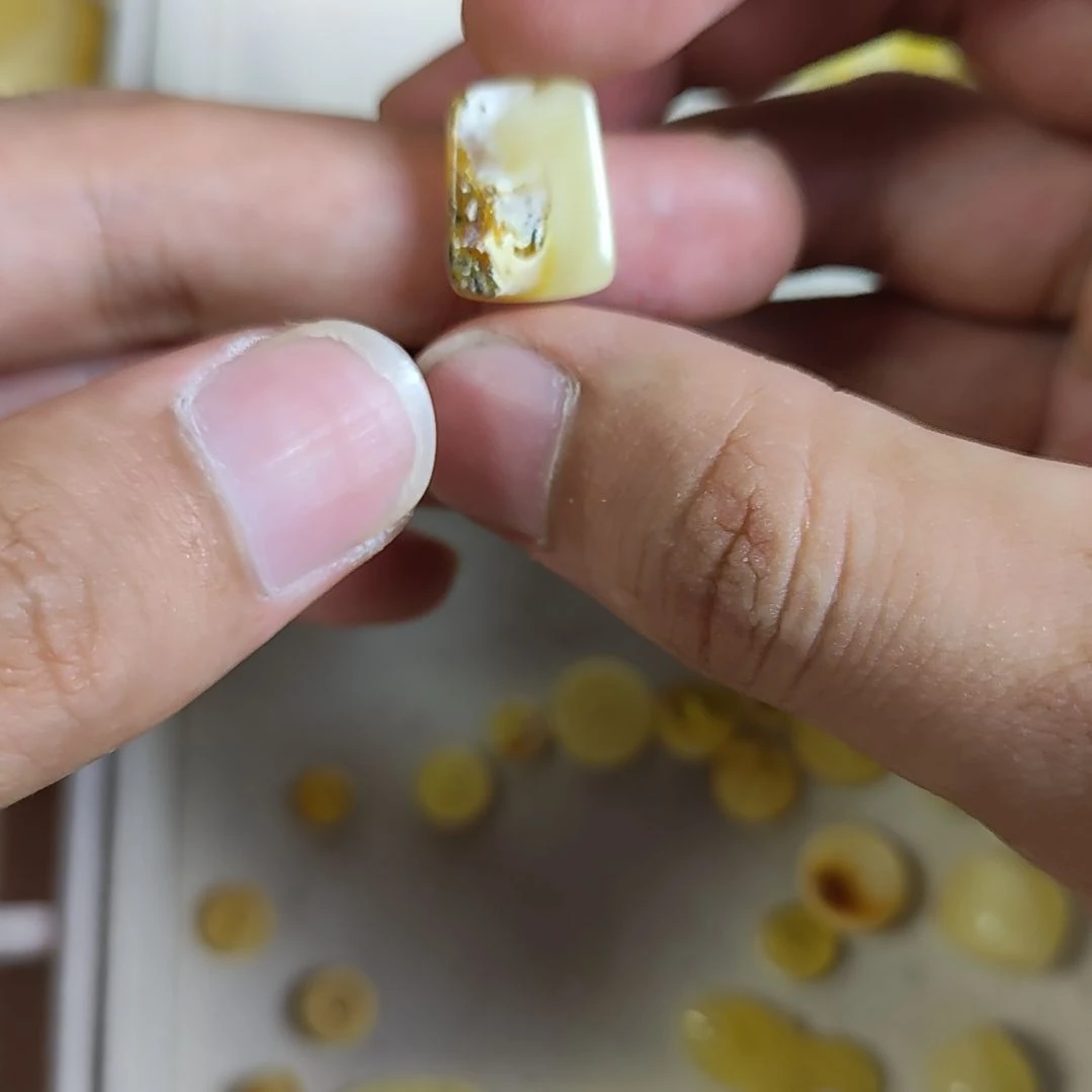 未镶嵌琥珀裸石千****l