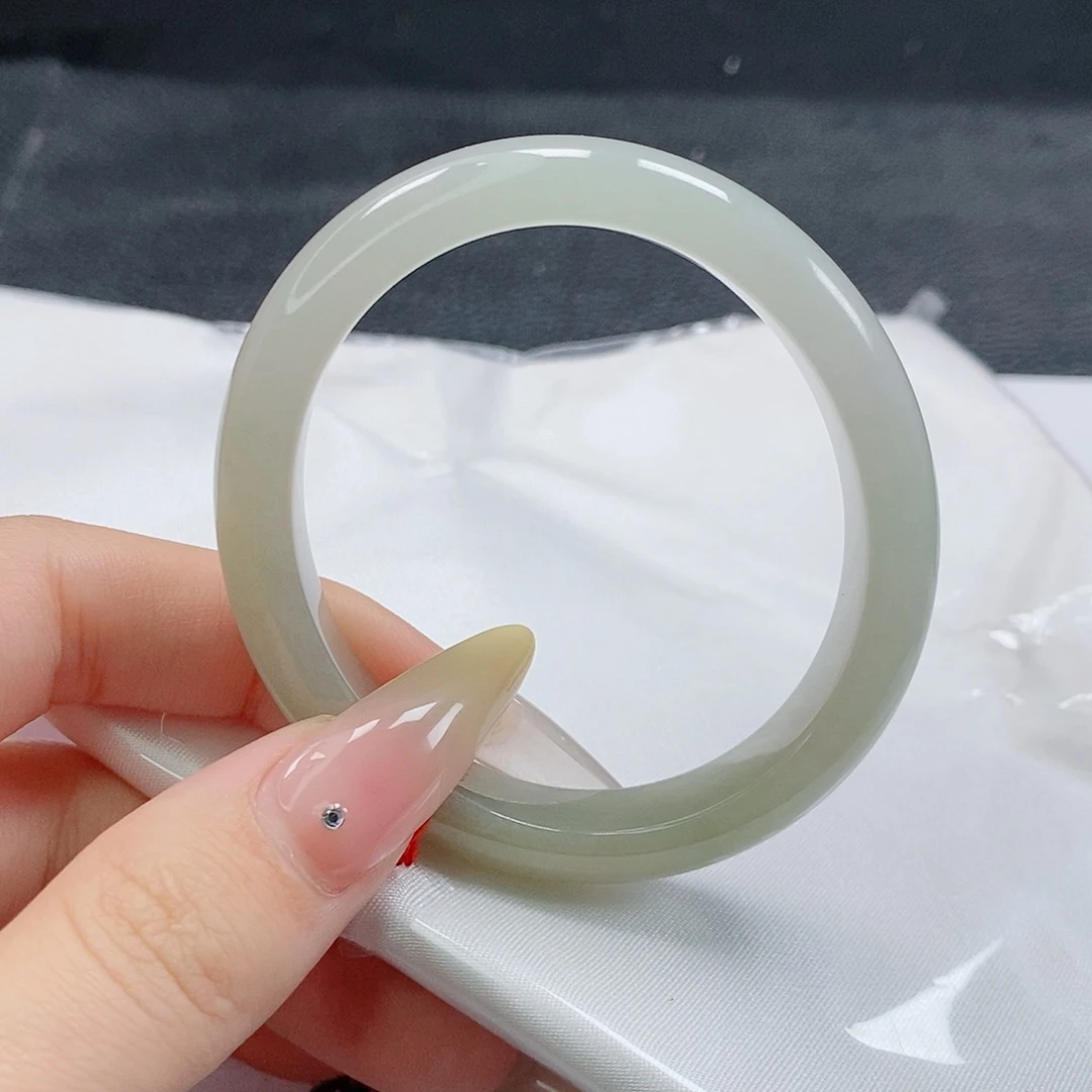 【闪购商品】翡翠手镯（贵妃镯）未镶嵌308号