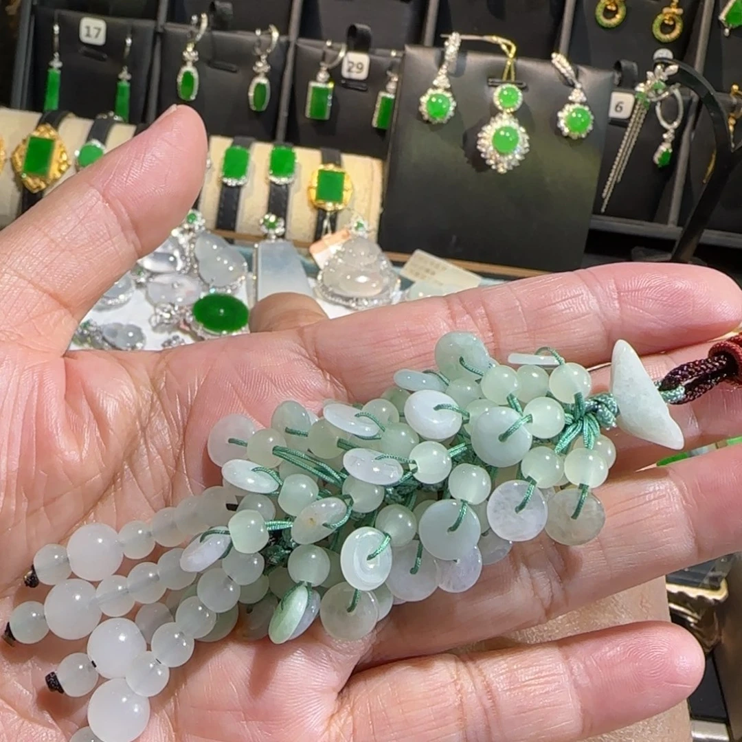 翡翠未镶嵌颈饰包挂