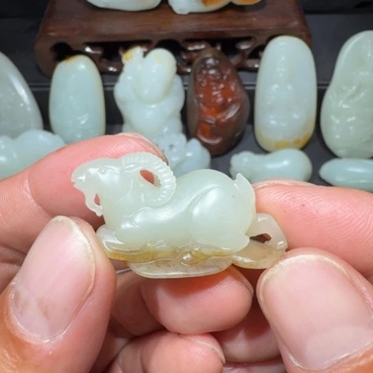 颈饰未镶嵌和田玉铁**哥