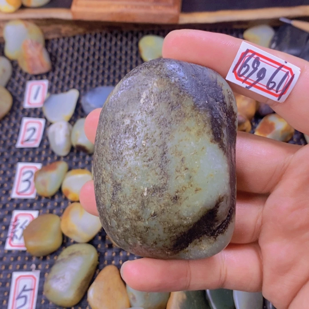 颈饰未镶嵌和田玉（糖玉）