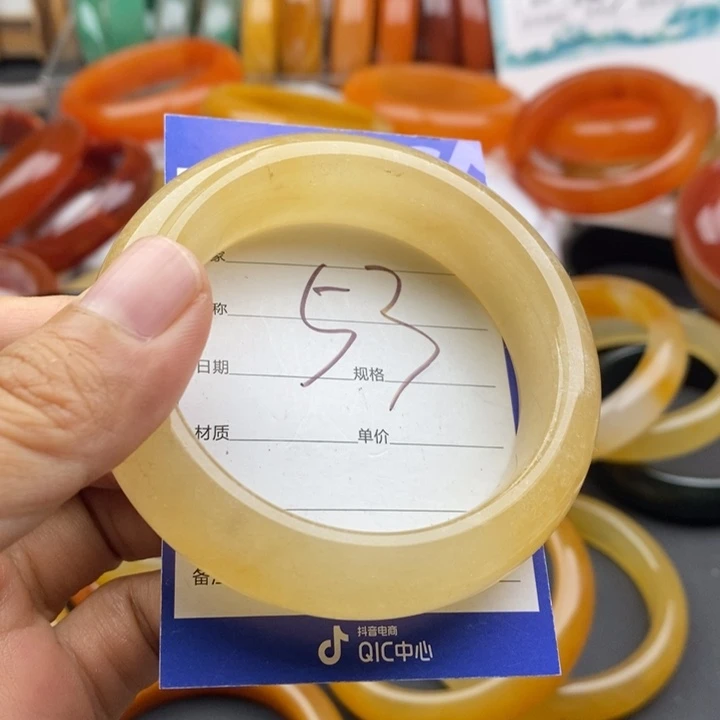 未镶嵌手镯石英质玉