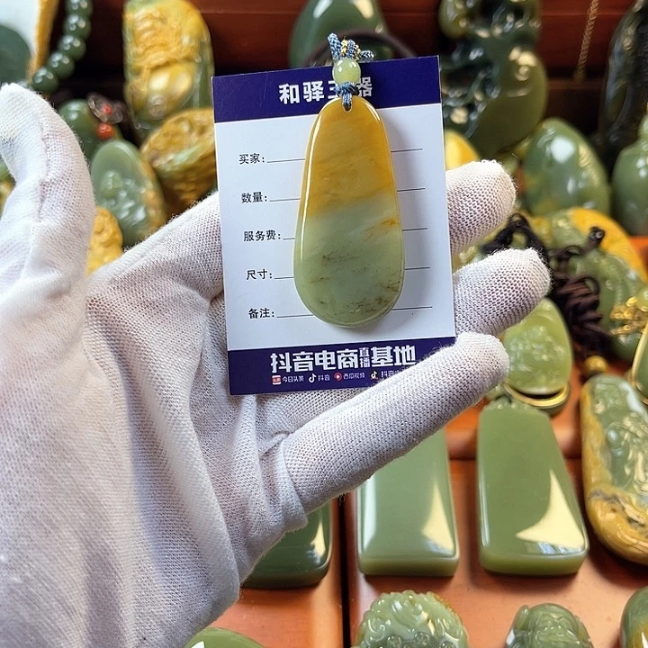 岫岩河磨玉（透闪石质玉）颈饰未镶嵌