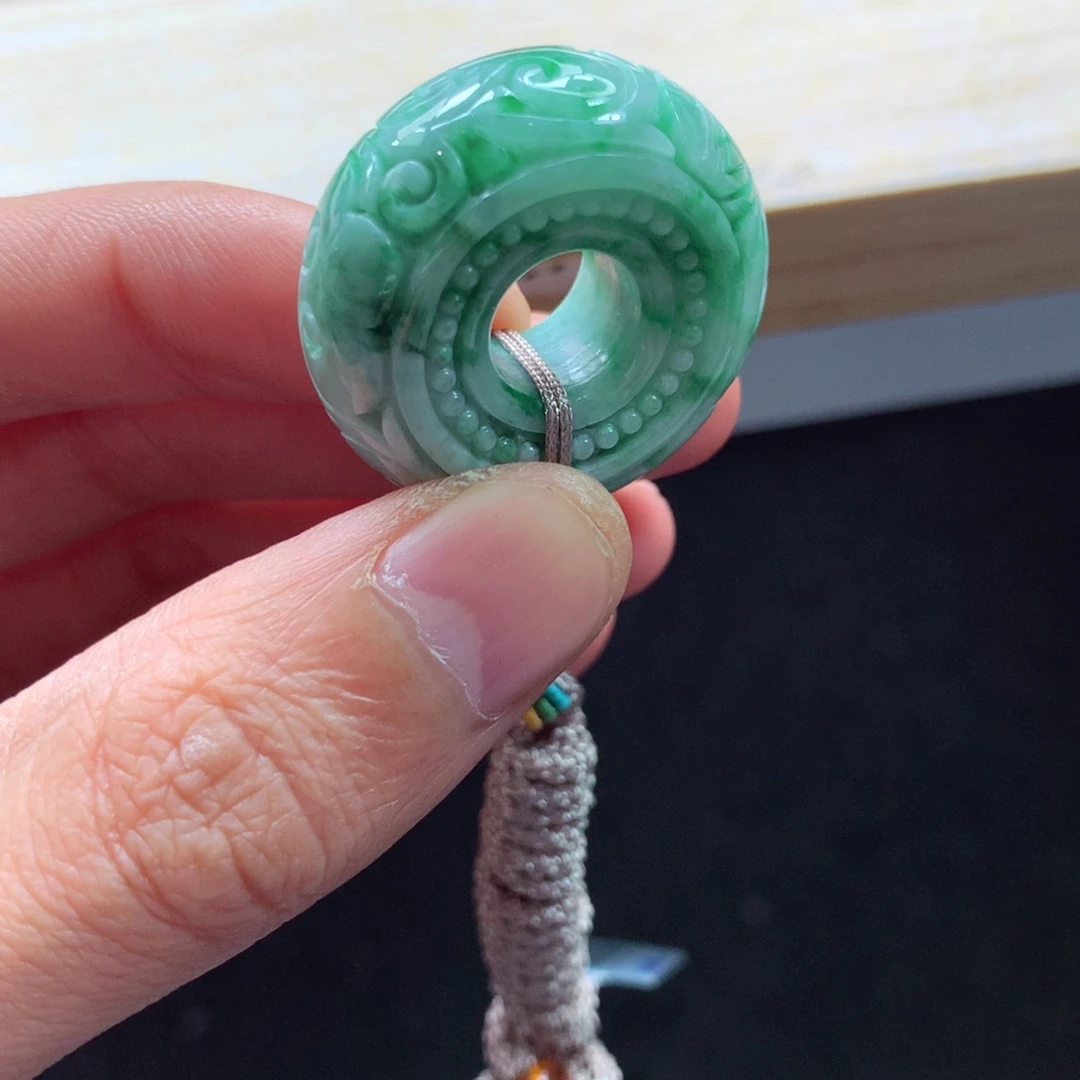 翡翠颈饰未镶嵌吊坠