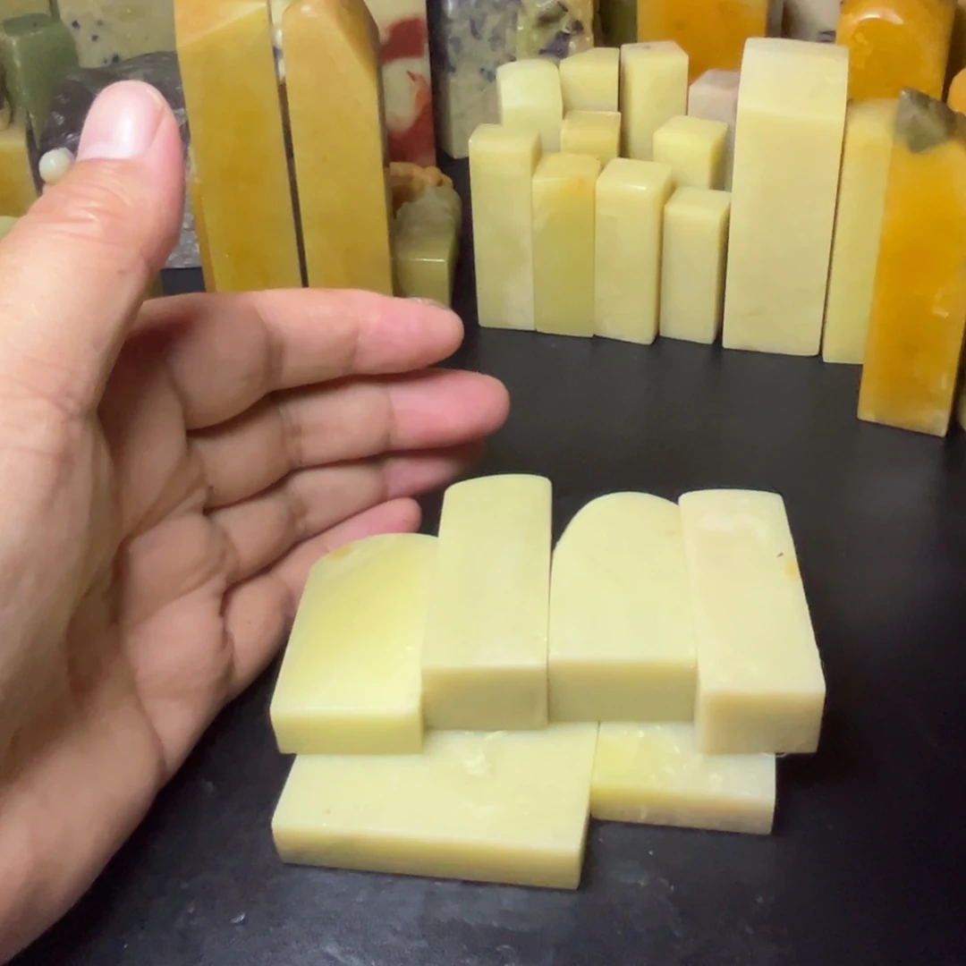 劬***刻青田石青田封门青